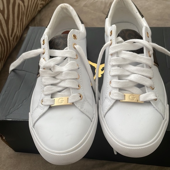 New pair of Guess leather sneakers. White with brown and gold trimmings - Picture 2 of 4